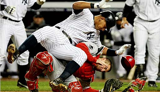 Krawumm! Beim MLB-Playoff-Spiel zwischen Yankees und Angels krachte New Yorks Alex Rodriguez in den gegnerischen Catcher