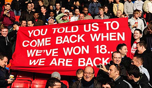 ManUtd-Fans beim Liga-Rivalen Liverpool: "Wir sollten wieder kommen, wenn wir 18 Titel haben. Hier sind wir."