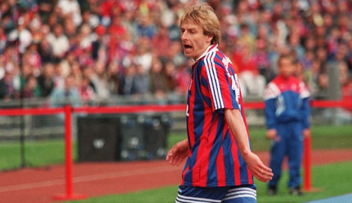 Gleich trifft er die Werbetonne: Klinsmanns Ausraster nach seiner Auswechslung gegen Freiburg (1997)