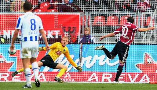 1. FC Nürnberg - Hertha BSC 3:0: Nürnbergs Albert Bunjaku (r.) sorgte für eine frühe, beruhigende 2:0-Führung