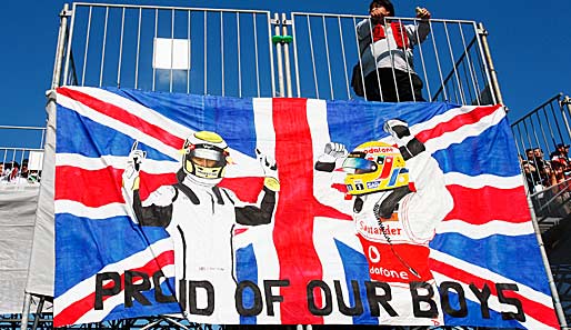 Die letzten beiden Rennen in Brasilien und Abu Dhabi werden also noch mal richtig spannend. Großen Anteil daran hat der Herr links auf dieser schönen Flagge...