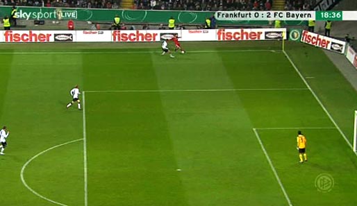 Müller nimmt den Ball an, Franz ist zu weit weg