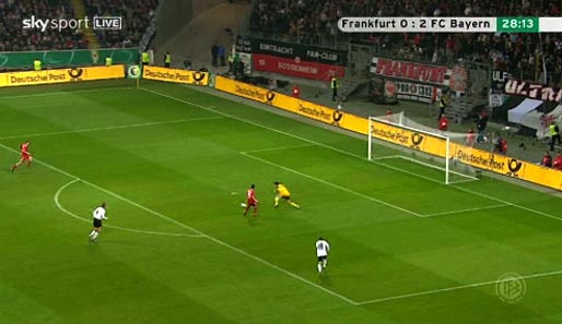 Auf links ist Müller mitgelaufen, Klose legt rüber...