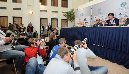 Vor der Partie gegen Russland stellten sich Bundestrainer Jogi Löw und Philipp Lahm den Fragen der Journalisten