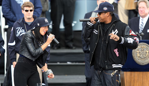 Edel-Fan Jay-Z (r.) legte bei seinem Auftritt einen ordentlichen Rap aufs Parkett