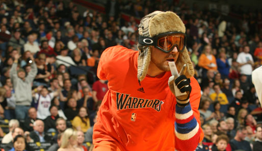 Dieser Warrios-Fan durfte sich über den 132:127-Sieg von Golden State gegen die Phoenix Suns freuen