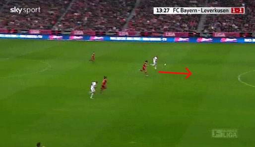 Der Leverkusener nimmt den Ball perfekt mit, sucht den Weg zum Bayern-Tor und erzielt schließlich das 1:1 für Bayer