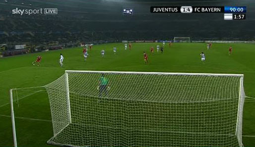 90. Minute, 4:1 für Bayern: Robben kontrolliert am rechten Strafraumeck den Ball...