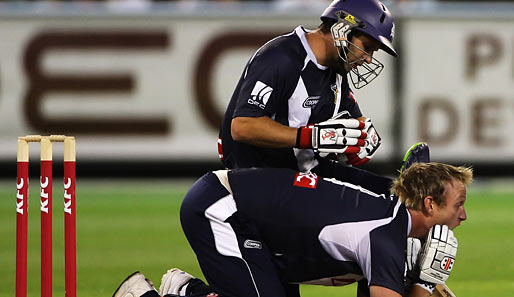 Autsch! Cameron White, Cricket-Spieler der Victorian Bushrangers, betreibt die schmerzhafte Suche nach seinen rechten Backenzähnen