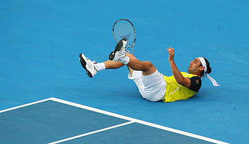 Wie ein Marienkäfer, liegt Marcos Baghdatis beim Vorbereitungsturnier auf die Australian Open in Sydney auf dem Rücken