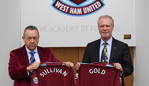 David Sullivan (l.) und David Gold posieren als neue Vorstandsvorsitzende von West Ham United