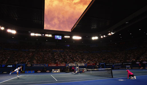 Das Drumherum hat schon mal gestimmt: Roger Federer und Andy Murray duellierten sich in der Rod Laver Arena im Abendrot von Melbourne