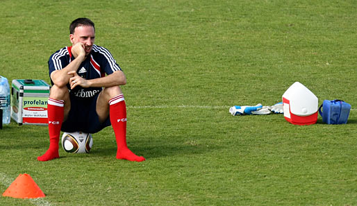 Franck Ribery darf nicht mitspielen. Der Franzose musste an beiden großen Zehen behandelt werden