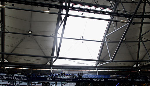Unter der Woche sorgte das Loch im Dach der Veltins Arena fast für eine Absage des Spiels