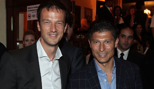 Von 1995 bis 1999 spielten Fredi Bobic (l.) und Krassimir Balakow zusammen beim VfB Stuttgart. Dort bildeten sie einst zusammen mit Giovane Elber das magische Dreieck