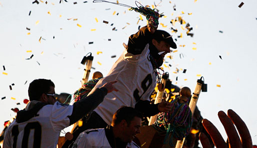 Party hard beim Mardi Gras - Die Saints ließen sich gestern in New Orleans für ihren Super-Bowl-Erfolg feiern