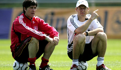 Während der WM 2006 tauschten sich Joachim Löw und Jürgen Klinsmann (r.) intensiv über die Taktik aus