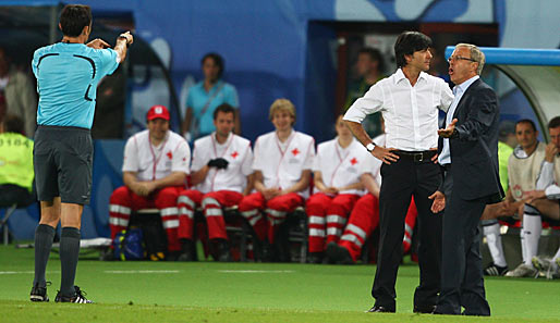 Im Vorrunden-Spiel gegen Österreich wurden Joachim Löw und Josef Hickersbeger auf die Tribüne verbannt