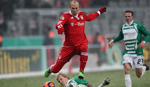 Arjen Robben kann sich wenig entfalten. Die Fürther haben die Bayern gut im Griff!