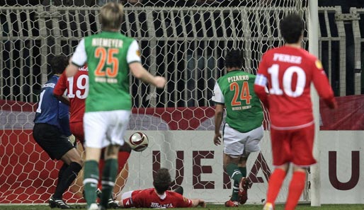 Werder Bremen - Twente Enschede 4:1: Traumstart für Werder! Pizarro hatte nach 20 Minuten bereits zwei Tore auf dem Konto