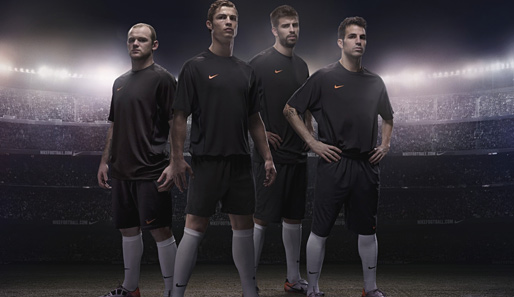Nike stellt die neue Trainingsbekleidung für die Stars der WM vor. In jedem Trikot stecken umgerechnet bis zu acht recycelte Plastikflaschen