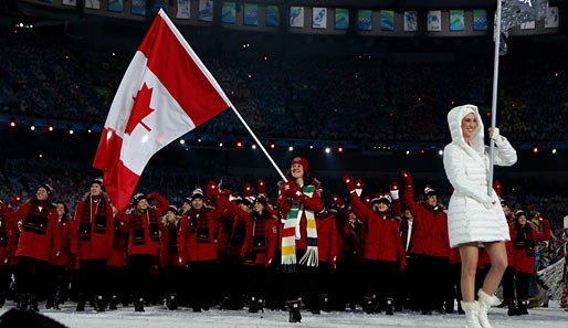 Der Moment, auf den die Gastgeber-Nation gewartet hat: Eisschnellläuferin Clara Hughes führt das kanadische Team ins Stadion