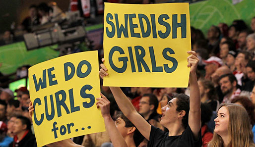 Eishockey: Spiel um Platz drei. Im skandinavischen Duell spielten Schweden und Finnland um Bronze. Unterstützung auf den Rängen gab es ausreichend