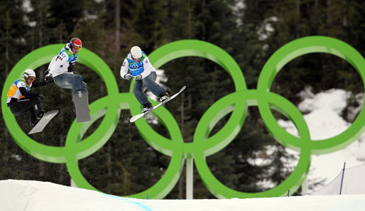 Spektakuläre Jumps vor den Olympischen Ringen: Der Snowboard-Wettbewerb bot Spannung pur