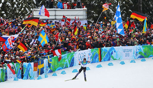 Biathlon, Verfolgung der Damen: Die letzten Meter des Triumphzuges von Magdalena Neuner. Sie ist die neue Olympiasiegerin