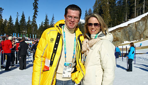 Prominenter Besuch an der Skisprung-Schanze: Der deutsche Verteidigungsminister Karl-Theodor zu Guttenberg mit Frau Stephanie