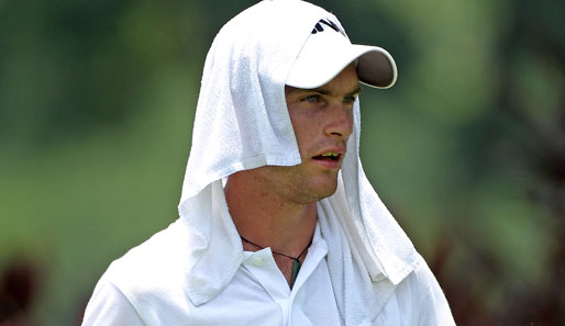 Wesentlich heißer geht's in Kuala Lumpur bei den Malaysian Open zu. Golfer Rhys Davies improvisiert mit einer einfallsreichen Handtuch-Mütze-Kopfbedeckung