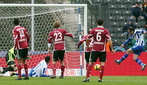 37. Minute: Theofanis Gekas bringt die Hertha mit 1:0 in Führung, nachdem zuvor zahlreiche Chancen vergeben wurden