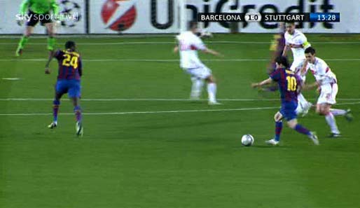 Das frühe 1:0 (13.): Nach einer schlechten Flanke von Celozzi schaltet Barca schnell um, über Toure kommt der Ball zu Messi