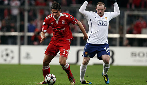 Besonders bitter für United: Sekunden vor dem 2:1 knickt Rooney im Zweikampf gegen Gomez um