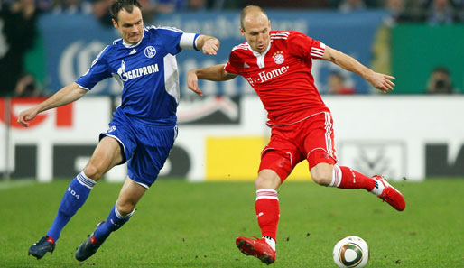 FC Schalke 04 - FC Bayern München 0:1. Arjen Robben (r.) schoss in der 112. Minute mit einem wundervollen Solo-Lauf das goldene Tor für die Bayern