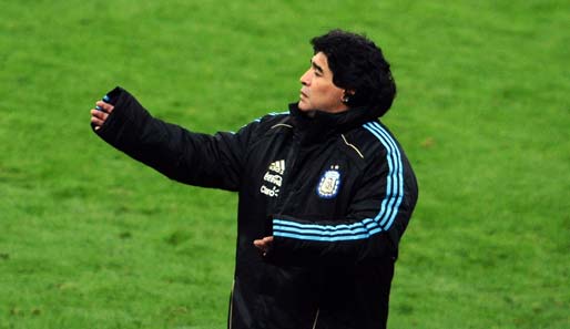 Diego Maradona war sehr aktiv an der Seitenlinie und gab immer wieder Anweisungen