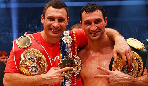 Immer mit dabei: Sein Bruder Vitali Klitschko (l.), der während dem Kampf am Ring mitzitterte