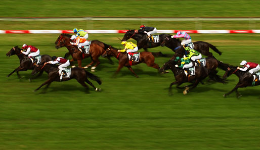 Das Comeback der Renaissance: Joshua Parr gewinnt auf seinem Pferd Renaissance beim Derby Day auf dem Royal Randwick Racecourse in Sydney