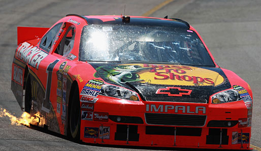Feuer unterm Hinter: Schon beim Training der NASCAR Sprint Cup Series gehts heiß zur Sache, wenn Chevrolet-Fahrer Jamie McMurray am Steuer sitzt