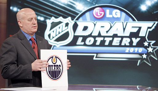 And the winner is: NHL-Deputy-Commissioner Bill Daly zieht die Edmonton Oilers an erster Stelle der Draft Lottery