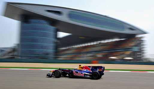 Vollgas beim vierten Saisonrennen in Shanghai. Sebastian Vettel beschleunigt seinen Red Bull während des freien Trainings beim Großen Preis von China