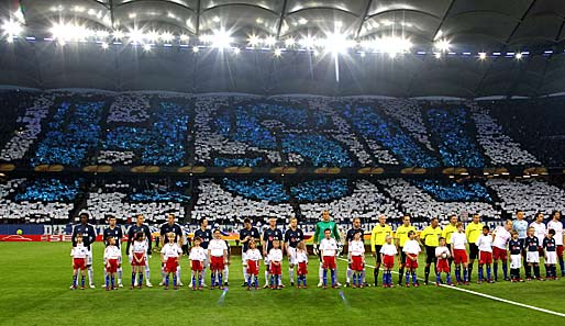 Der FC Bayern hat es in der Champions League vorgemacht, die HSV-Fans haben nachgezogen: Atemberaubende Kulisse in der Endspiel-Arena!