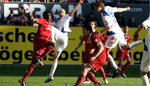Im Spiel gegen Rostock wollten die Roten Teufel den Aufstieg perfekt machen. Der Rostocker Kai Bülow hatte was dagegen und köpft das Siegtor für Hansa