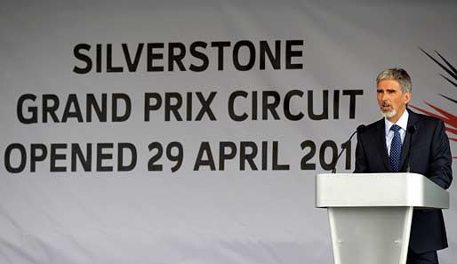 Die Einweihung der neuen Strecke von Silverstone: Auch der Weltmeister von 1996, Damon Hill, war dabei