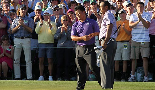 Unzertrennlich: Tiger Woods und K.J. Choi spielten die ersten drei Runden zusammen - und sie spielen auch die vierte Runde zusammen...