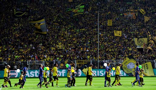 Borussia Dortmund - VfL Wolfsburg 1:1: Volles Haus beim BVB - die Fans hoffen auf die Champions League