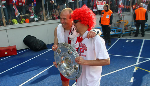 Womöglich die gefährlichste Flügelzange der Welt. Arjen Robben (l.) und Franck Ribery posen beim gemeinsamen Foto-Termin