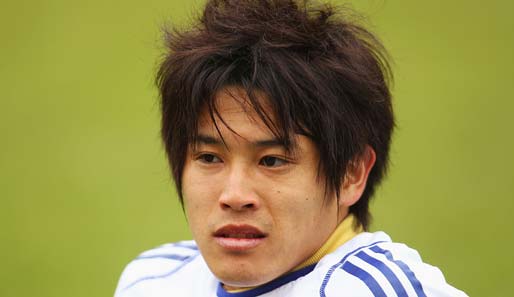 Atsuto Uchida wird der erste Japaner im Trikot von Schalke 04. Er wechselt für 1,3 Millionen Euro aus der J-League zu den Knappen