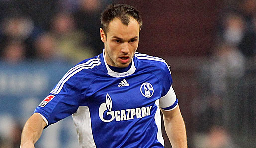 Nach drei Bundesliga-Saisons für Schalke 04, in denen er zwölf Tore erzielte, wechselt Heiko Westermann für rund 7,5 Millionen Euro zum Hamburger SV
