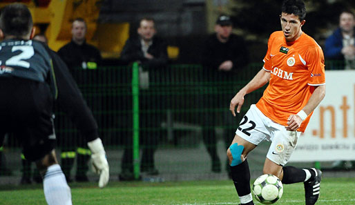 Ilian Micanski (r.) unterschreibt beim 1. FC Kaiserslautern einen Vierjahresvertrag. Der Bulgare hat in der letzten Saison in 28 Spielen 14 Tore für Zaglebie Lubin in Polen erzielt